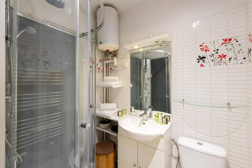 Near The Louvre, Amazing Location On The Most Prestigious Street Apartment Paris