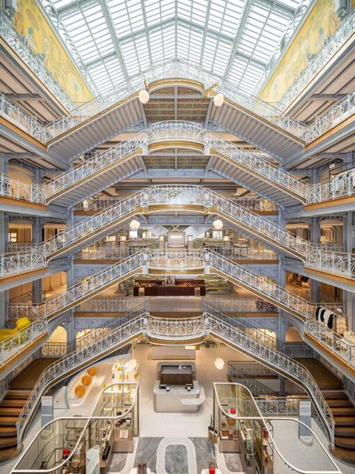 Near The Louvre, Amazing Location On The Most Prestigious Street Apartment *