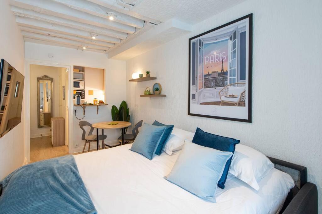 Apartment Near The Louvre, Amazing Location On The Most Prestigious Street Paris