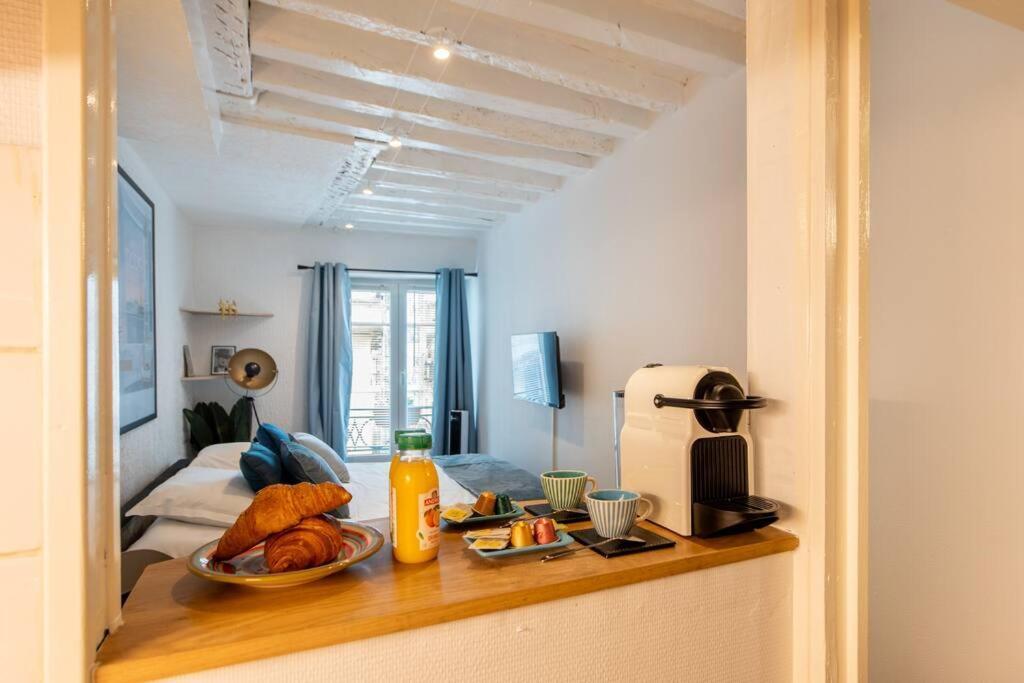 Near The Louvre, Amazing Location On The Most Prestigious Street Paris