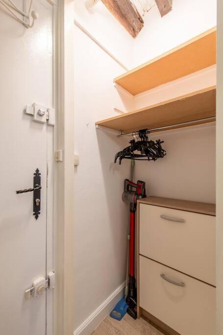 Near The Louvre, Amazing Location On The Most Prestigious Street Apartment