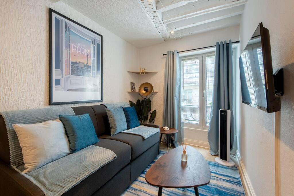 Near The Louvre, Amazing Location On The Most Prestigious Street * Paris