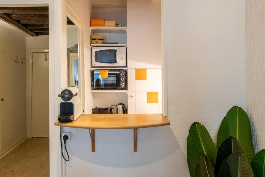 Near The Louvre, Amazing Location On The Most Prestigious Street Apartment *