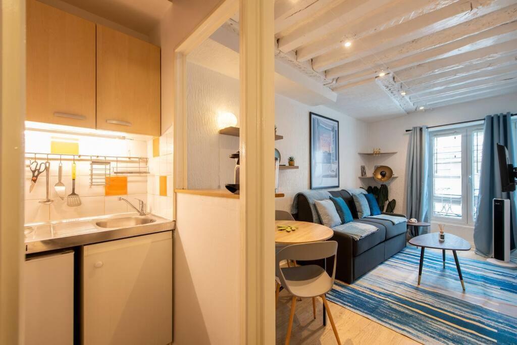 Near The Louvre, Amazing Location On The Most Prestigious Street Apartment *
