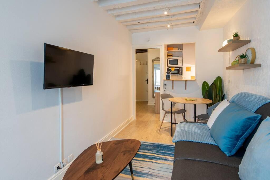 Near The Louvre, Amazing Location On The Most Prestigious Street *