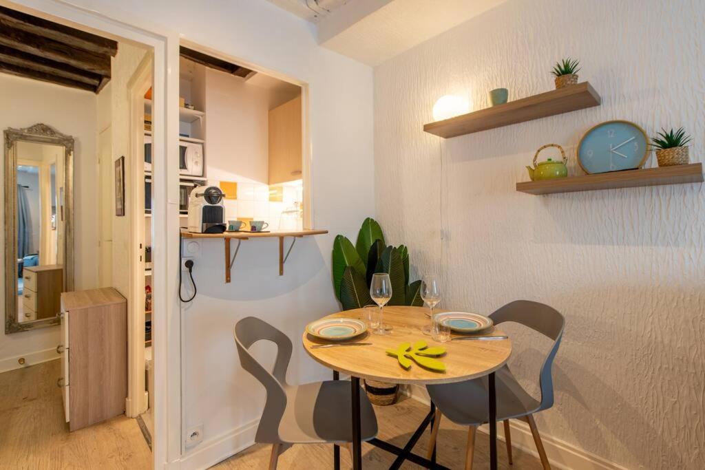 Near The Louvre, Amazing Location On The Most Prestigious Street Apartment *