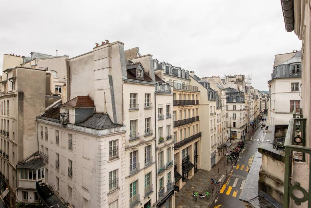 Apartment Near The Louvre, Amazing Location On The Most Prestigious Street Paris