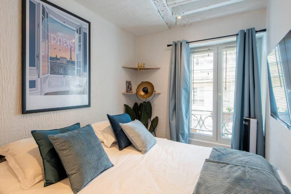 Apartment Near The Louvre, Amazing Location On The Most Prestigious Street *