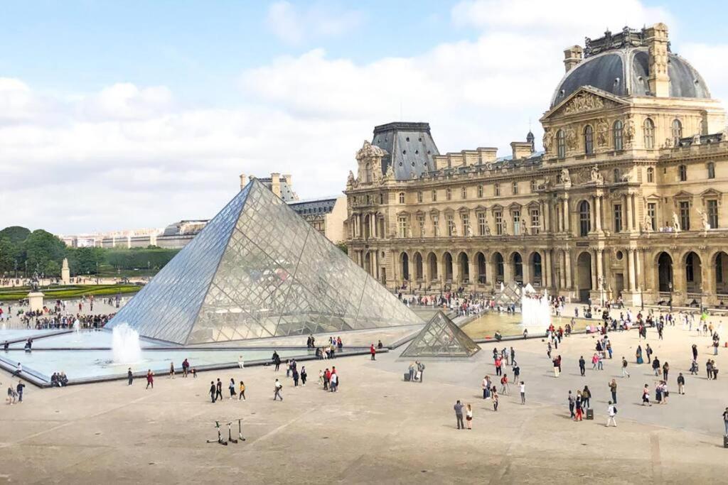 Apartment Near The Louvre, Amazing Location On The Most Prestigious Street Paris