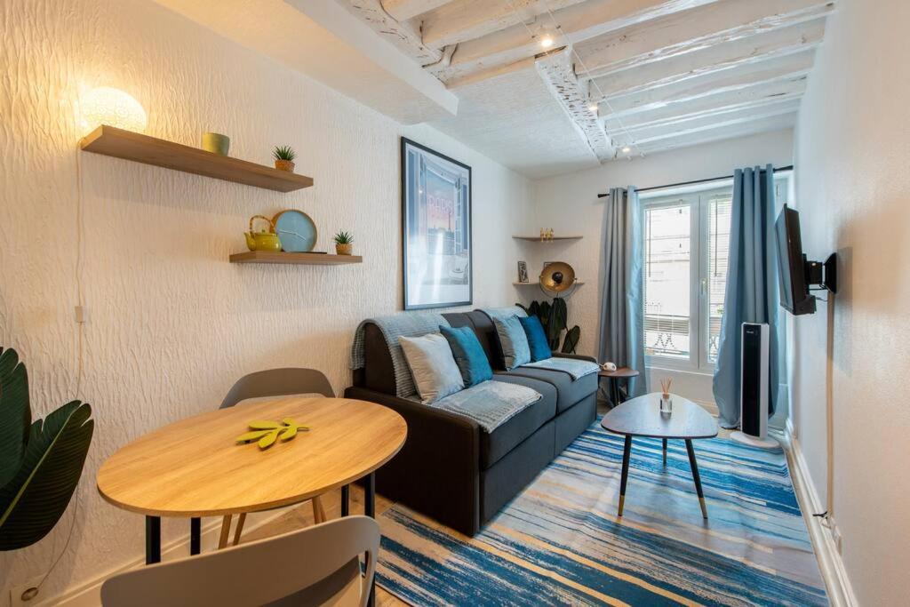 Apartment Near The Louvre, Amazing Location On The Most Prestigious Street